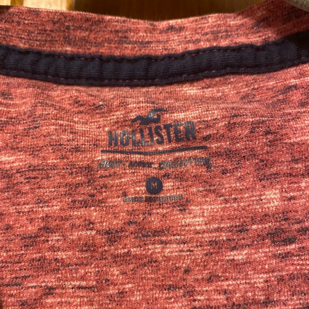 Hollister t shirt